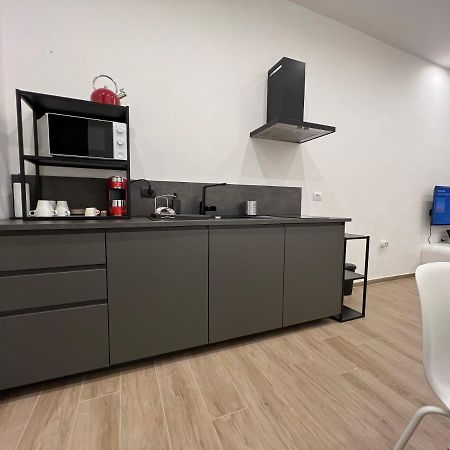 Citywise Vittorio - Independent Apartment Near Bari Central Station ภายนอก รูปภาพ