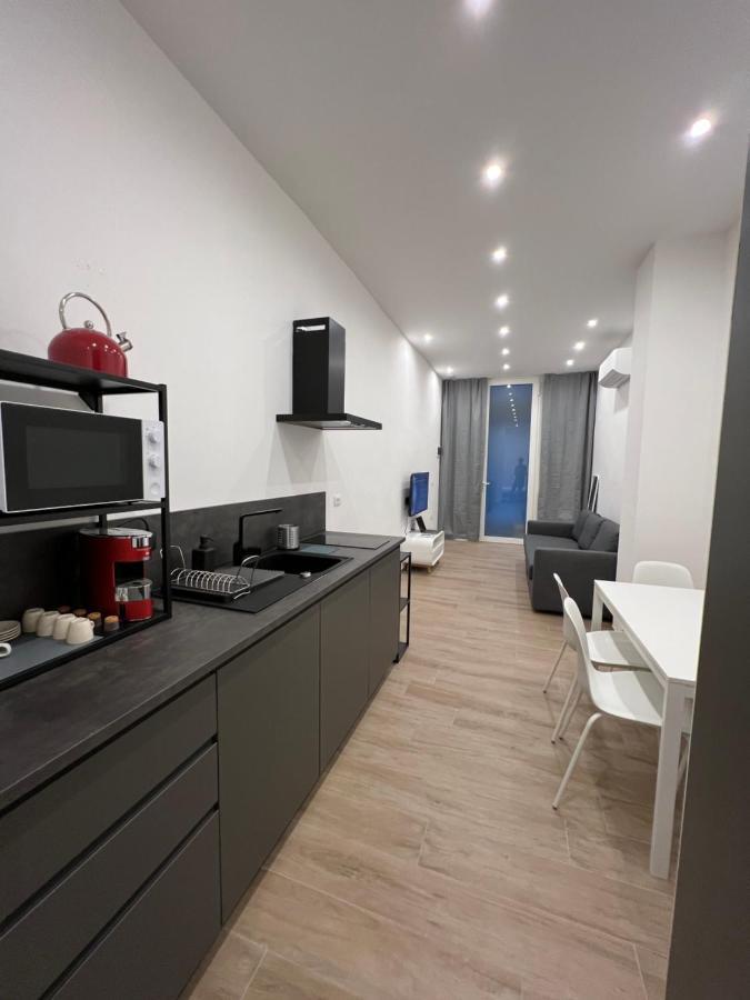 Citywise Vittorio - Independent Apartment Near Bari Central Station ภายนอก รูปภาพ
