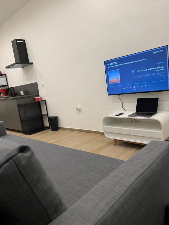 Citywise Vittorio - Independent Apartment Near Bari Central Station ภายนอก รูปภาพ
