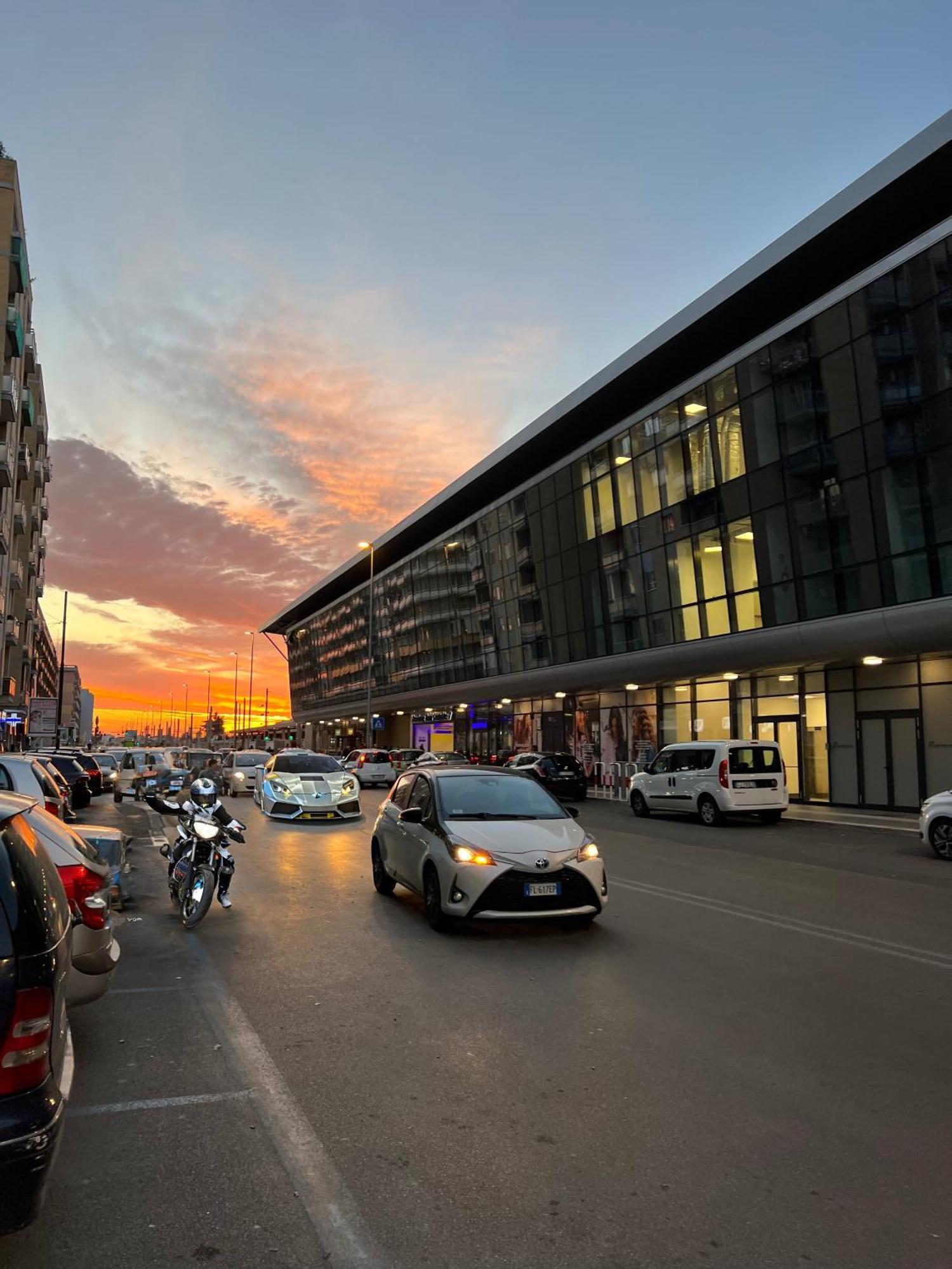 Citywise Vittorio - Independent Apartment Near Bari Central Station ภายนอก รูปภาพ
